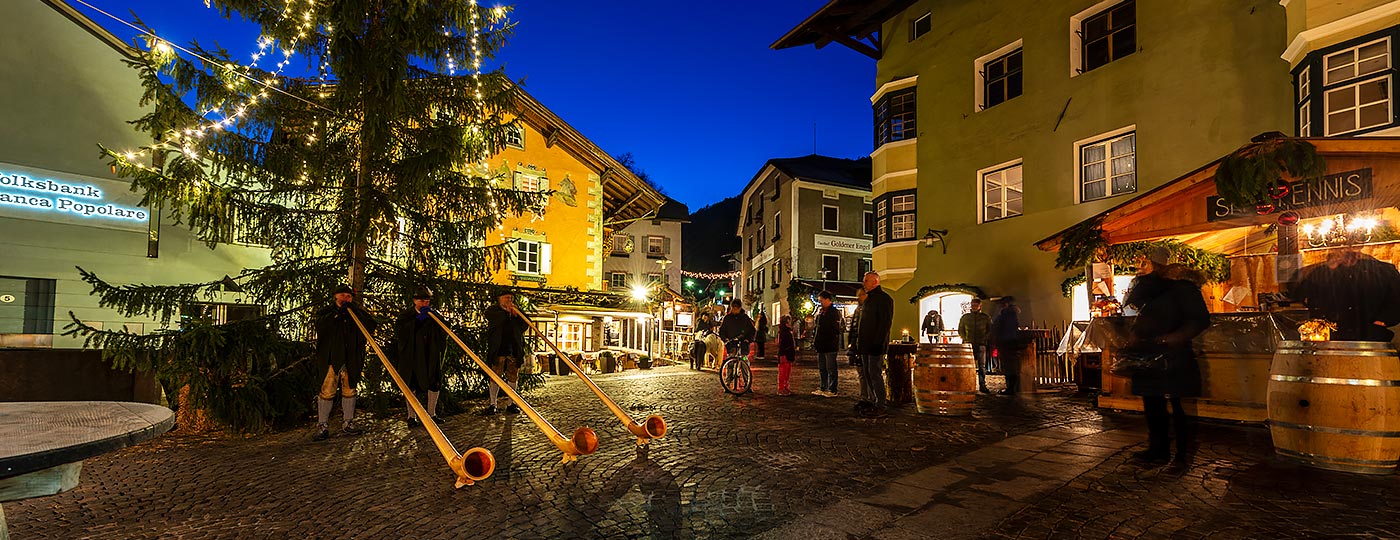 Mercatini di Natale Chiusa e suonatori di corno