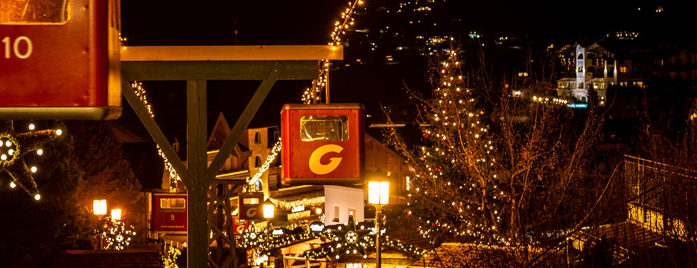 Piccola funivia decora Mercatini di Natale in Val Gardena